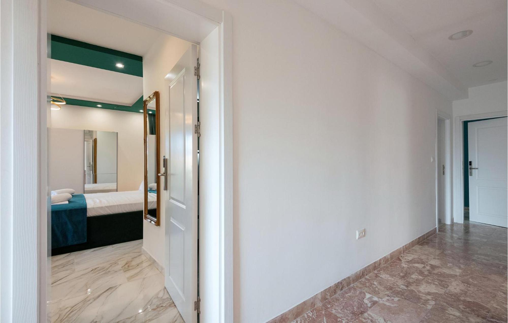 Awesome Apartment In Makarska With Wifi Esterno foto